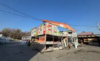 Снос незаконного рынка в Алматы стартовал