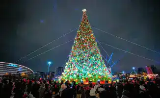 Астана погрузилась в атмосферу праздника с зажжением более 40 новогодних ёлок