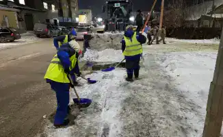 Снегопад в Астане: 413 дорожных рабочих и почти 1 000 единиц техники занимаются уборкой снега