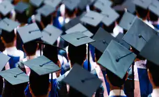 Почти 209 тысяч студентов поступили в вузы Казахстана в новом учебном году, среди которых большинство — девушки