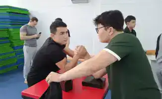 Студенческая арена: борьба за титул в армрестлинге на турнире STUDENT CUP в Астане