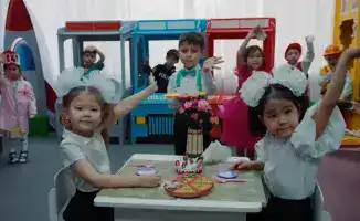 Во флешмобе в Астане участвуют более 2000 студентов колледжей в честь завершения Года рабочих профессий