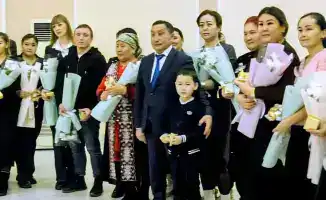 В Абае очередникам вручили ключи от новых квартир