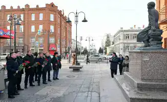 Посещение делегацией области Абай памятника Шокану Уалиханову в Омске: символ укрепления культурных связей