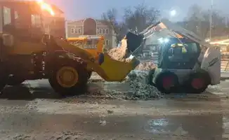 Коммунальные службы Астаны продолжают борьбу с гололедом, используя 3 500 тонн техсоли и убирая 1,4 миллиона кубометров снега