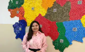 «Таза Қазақстан»: школьники сплели экокарту Казахстана из 7 000 пластиковых крышек