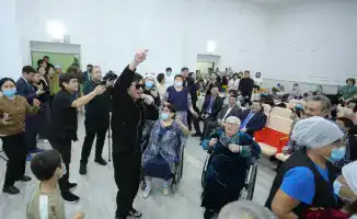 Нурдаулет Килыбай поздравил получателей услуг центра