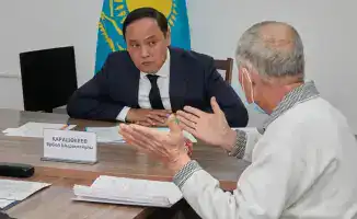 Граждане Жамбылской области обсудили важные социальные вопросы с акимом Ерболом Карашукеевым