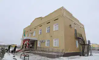 Открытие нового здания акимата в Кендерли и передача служебных автомобилей для улучшения муниципальных услуг