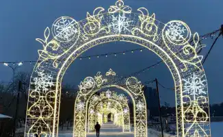 Световые сказки Караганды: как художники создают новогоднее волшебство