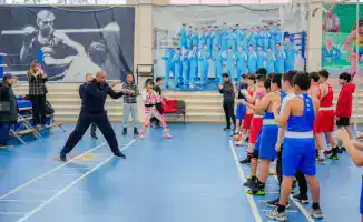 Рой Джонс: Мастер бокса делится искусством победы с молодыми талантами Астаны