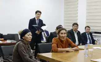 Аким области Жетісу обсудил вопросы реабилитации инвалидов и жилищных отношений с гражданами