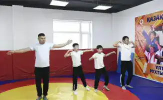 Семейные спортивные состязания в Астане: отцы и дети объединяются для достижения целей