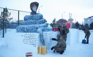 Создание ледового городка военнослужащими: укрепление духа и традиций на праздники