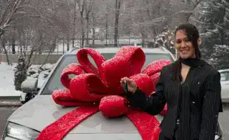 Казахстанские чемпионки мира по боксу Алуа Балкибекова и Назым Кызайбай были награждены дорогостоящими подарками за свои достижения в спорте, что подчеркивает их значимость и вклад в развитие бокса в стране.