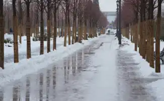 Астана в ледяном плену: как гололед влияет на передвижение и безопасность горожан
