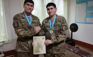 Четыре пары братьев-близнецов служат вместе в Национальной гвардии Казахстана