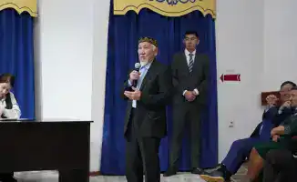 Встреча под открытым небом: Марат Ахметжанов и жители Коргалжынского района обсуждают будущее аграрного сектора