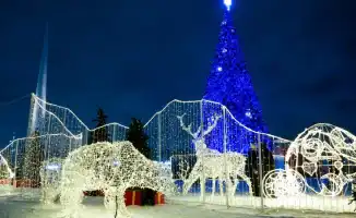 Казахстанцы смогут насладиться четырьмя выходными днями подряд с 1 по 4 января, что предоставляет отличную возможность для празднования Нового года. В крупных городах, таких как Астана, Алматы и Шымкент, запланированы различные мероприятия и развлечения, 