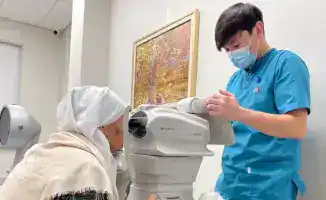 В столичных клиниках стартовали операции на глаза по ОСМС