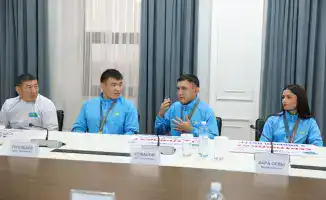 Ербол Карашукеев наградил призёров XXV летних Сурдлимпийских игр сертификатами на квартиры и путёвками на сборы в Турции