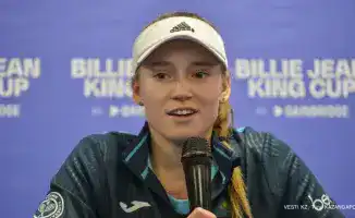 Елена Рыбакина демонстрирует паспорт в Шэньчжэне: символ глобализации в спорте