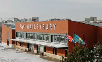 Школы на передовой: как подготовить подростков к жизни в эпоху искусственного интеллекта