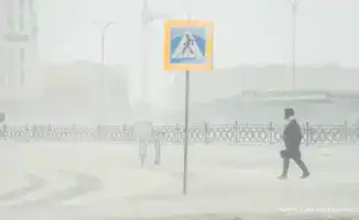 Зимняя симфония Астаны: спасатели призывают к осторожности, а жители сочувствуют курьерам в метельном вихре