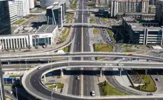 Президент Касым-Жомарт Токаев поддержал планы по расширению сети легкорельсового транспорта (ЛРТ) и предложил строительство двухуровневой дороги в Астане, что свидетельствует о стремлении улучшить транспортную инфраструктуру столицы.