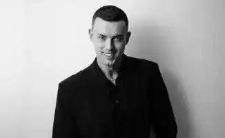 Учитель с татуировками: как Игорь Гноевой из Павлодара разрывает шаблоны и завоевывает TikTok, превращая уроки в вирусные шедевры