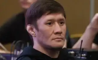 Казахский орел взмыл в небеса: Жалгас Жумагулов олицетворяет силу и дух на ринге после триумфа над Давидом Двораком