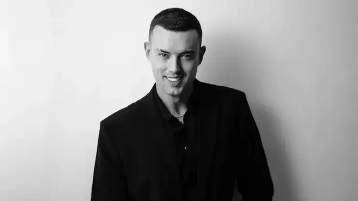 Учитель с татуировками: как Игорь Гноевой из Павлодара разрывает шаблоны и завоевывает TikTok, превращая уроки в вирусные шедевры Астане