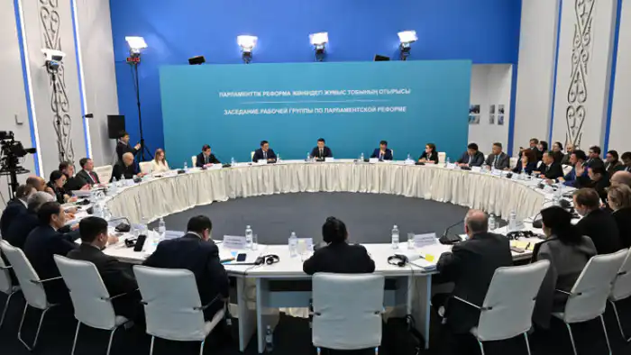 В Астане состоялось третье заседание Рабочей группы по Парламентской реформе, на котором обсуждались законодательные функции будущего однопалатного Парламента под председательством Государственного советника Ерлана Карина. Астане