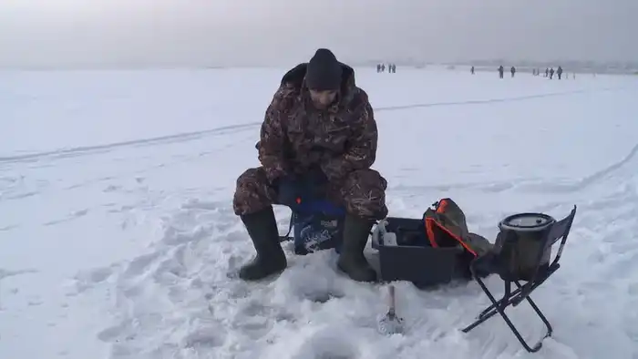 Чтобы рыба пережила зиму: на водоёмах Карагандинской области проводят противозаморные работы (9)