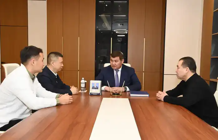 Аким области обсуждает технологии с Gepetto Астане