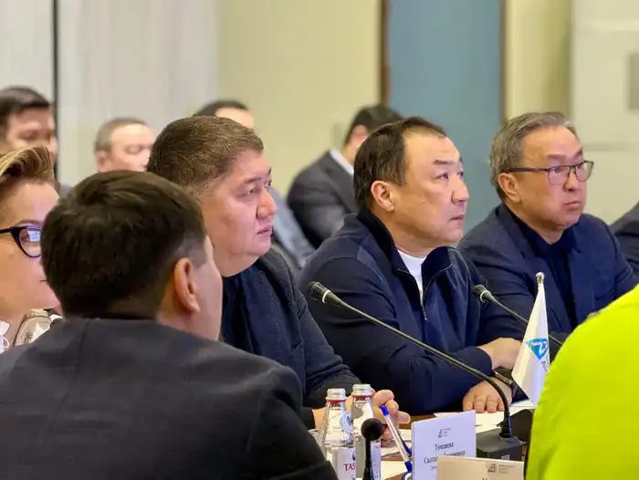 Министр транспорта РК Нурлан Сауранбаев обсудил проекты по развитию аэропорта Астаны Астане
