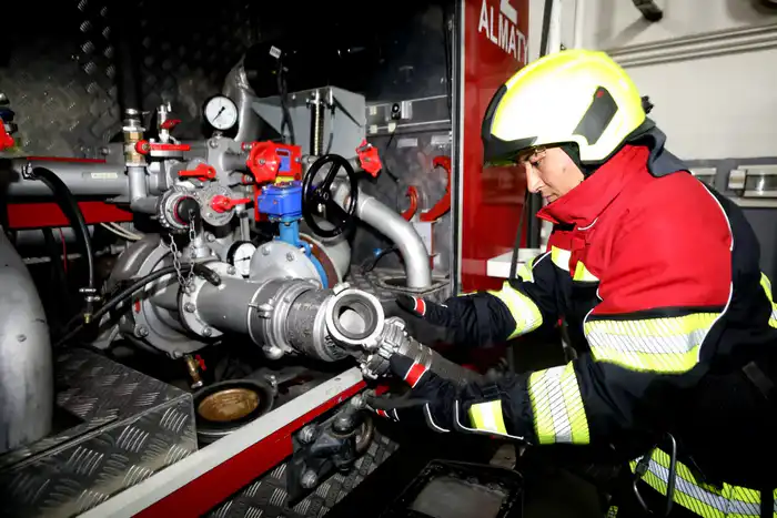 Безопасность тех, кто спасает: в регионах страны поэтапно обновляется защитная экипировка пожарных (6)