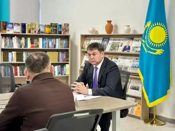 Граждане Туркестана обратились к заместителю акима на личном приеме в "Открытом акимате" Астане