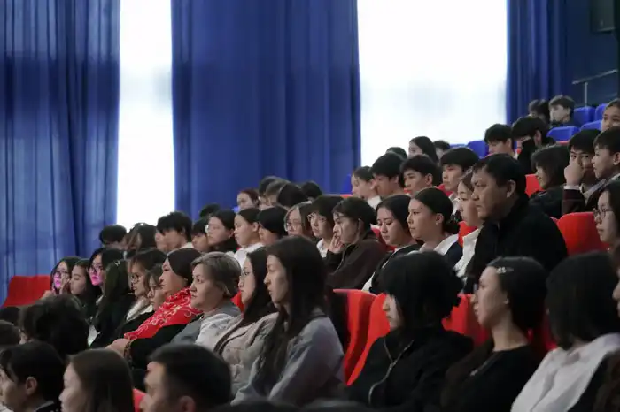 «Закон и порядок»: в Астане для студентов и школьников прошла компьютерная игра «Qarzhy Saqshysy» (5)