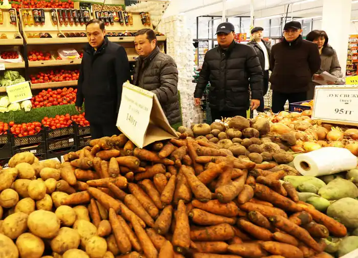 Ербол Карашукеев проверил цены в торговых сетях (7)