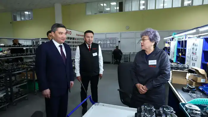 Олжас Бектенов проверил исполнение поручений Президента по развитию высокотехнологичных производств на территории СЭЗ «ПИТ «Алатау» в Алматы (4)