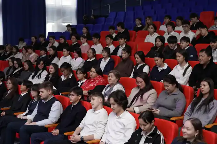 Обучение финансовой грамотности: студенты и школьники Астаны участвуют в игре «Qarzhy Saqshysy» Астане