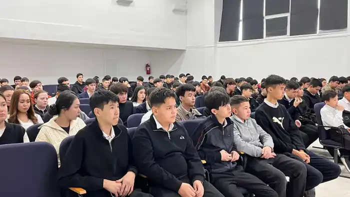 Обсуждение правовой грамотности среди студентов: значение образования в формировании правосознания Астане