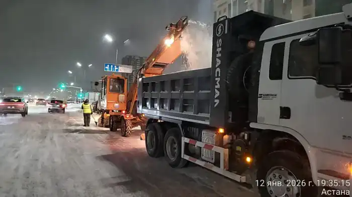 Почти 50 тысяч кубометров снега вывезли за день из Астаны (5)