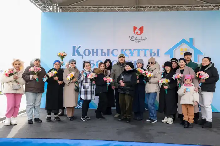 В МИКРОРАЙОНЕ «ТҰРАН» 24 СЕМЬИ ПОЛУЧИЛИ АРЕНДНОЕ ЖИЛЬЁ (9)