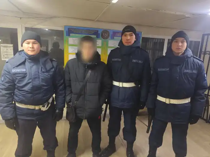 Гвардейцы задержали мужчину с холодным оружием в городе Конаев (3)