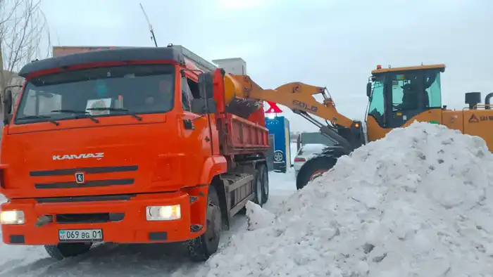 За ночь из Астаны вывезли около 24 тысяч кубометров снега (7)