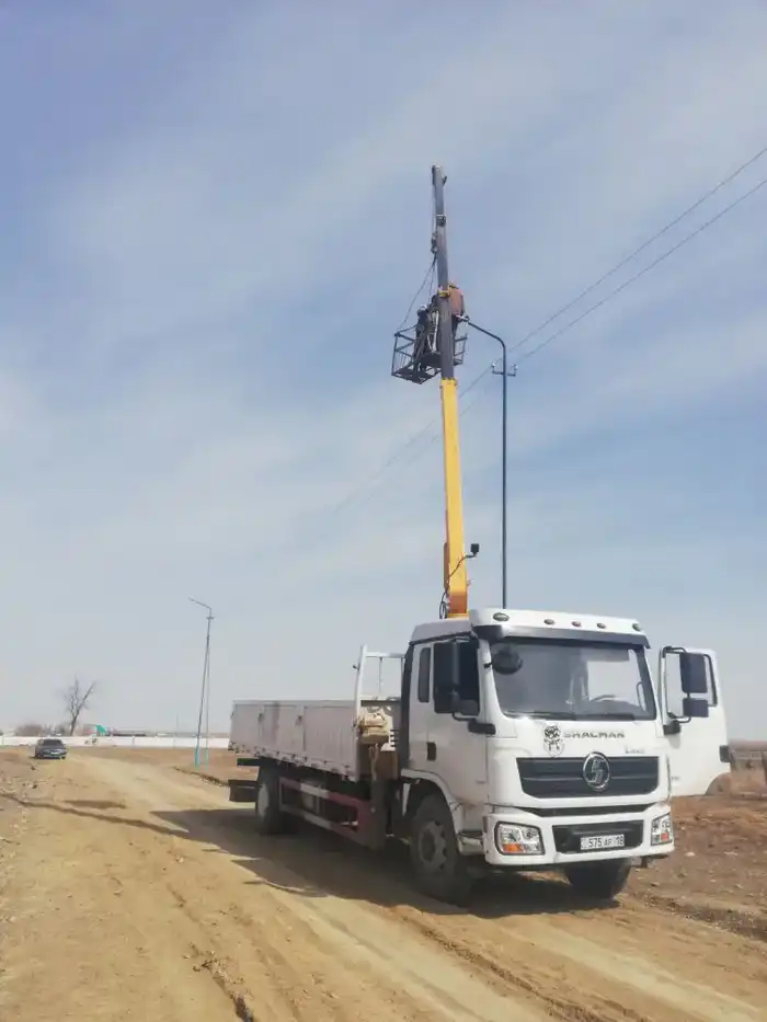 В Аксуатском районе ведутся работы по уличному освещению Астане