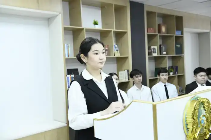 «Закон и порядок»: судебное заседание инсценировали в столичной школе для учащихся (7)