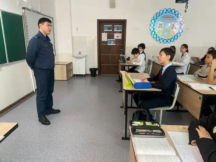 Школьники узнали о значении законопослушания и антикоррупции на лекции в столичной школе Астане